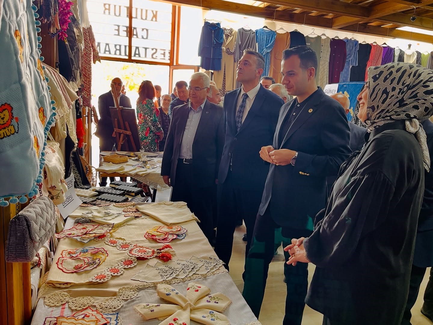 Afyonkarahisar'ın Sinanpaşa ilçesinde "Hayat Boyu Öğrenme Haftası" etkinlikleri çerçevesinde Halk