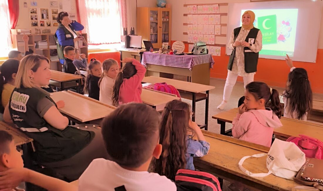 Yeşilay Afyonkarahisar Şubesi Kadınlar Komisyonu tarafından Sandıklı ilçesinde "Hayalimdeki Oyuncak