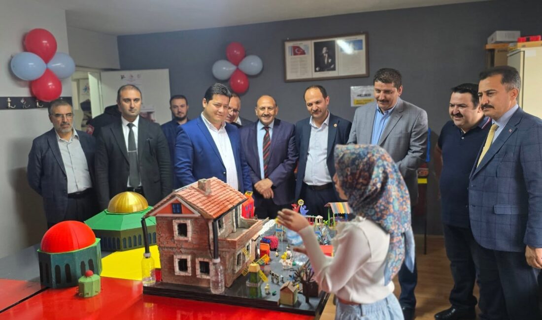 Bolvadin Rehberlik ve Danışma Merkezi tarafından düzenlenen TÜBİTAK Bilim Fuarı,