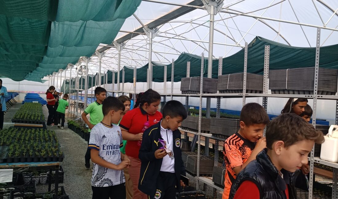 Emirdağ Belediyesi Gençlik Merkezi öğrencileri, Emirdağ Belediye Başkanı Serkan Koyuncu’nun