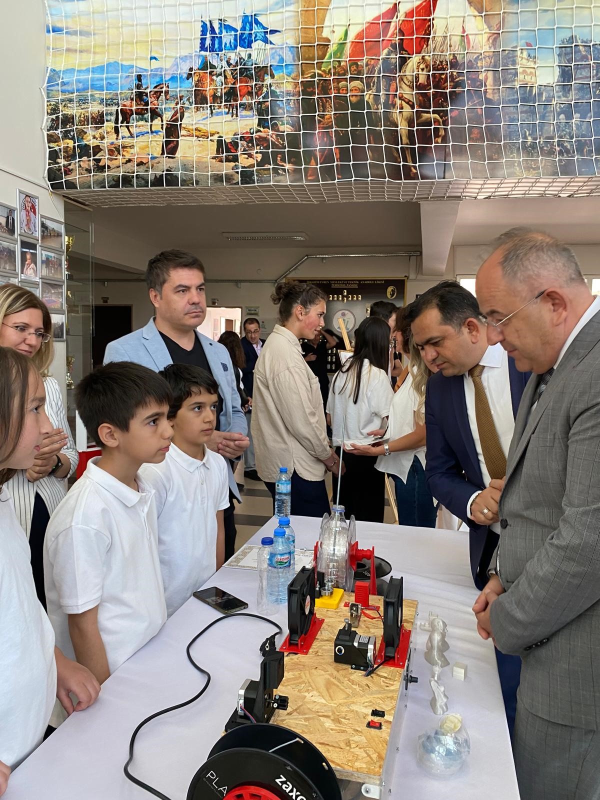 Afyonkarahisar’da Harezmi Eğitim Modeli çerçevesinde düzenlenen yıl sonu sergisi, İbrahim