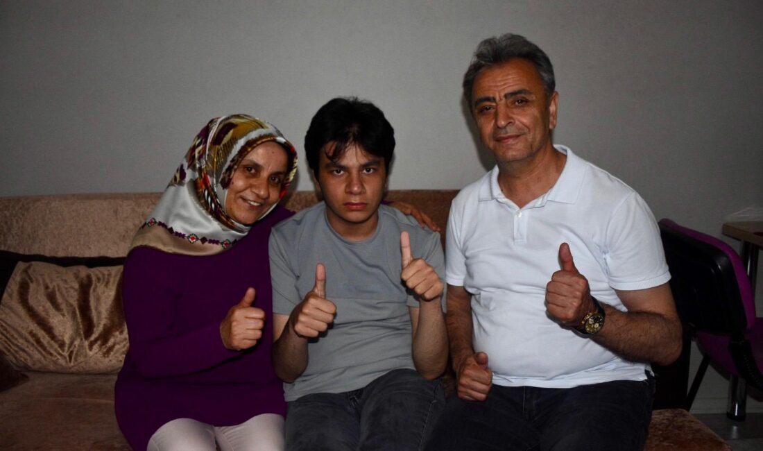Afyonkarahisar'da duyduğu tüm sesleri notaya dökebilme yeteneğine sahip 17 yaşındaki