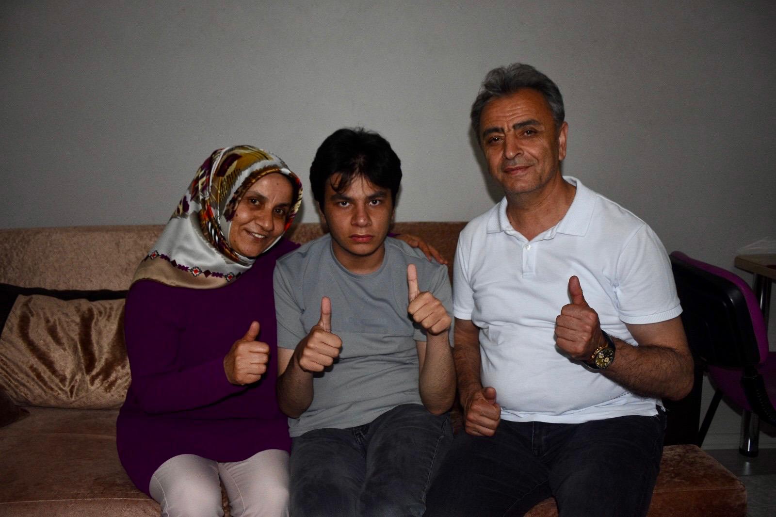 Afyonkarahisar'da duyduğu tüm sesleri notaya dökebilme yeteneğine sahip 17 yaşındaki