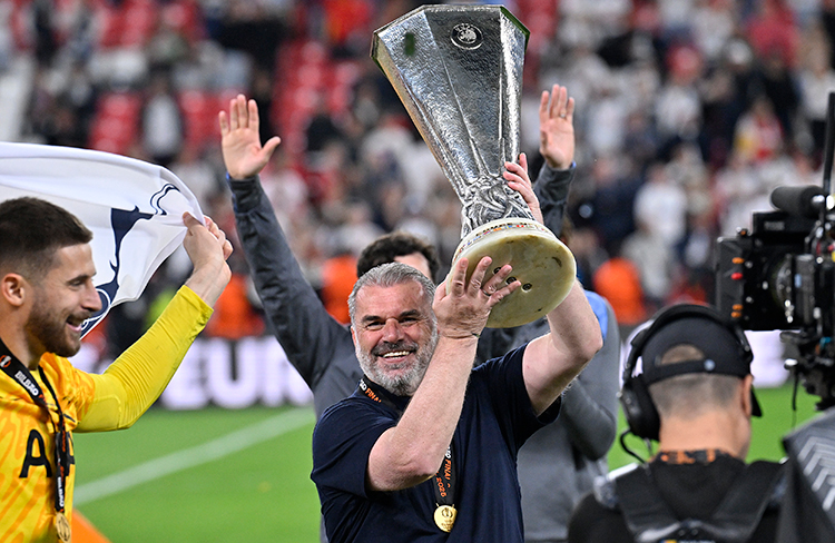 
UEFA Avrupa Ligi finalinde Manchester United'ı 1-0 yenerek kupaya uzanan
