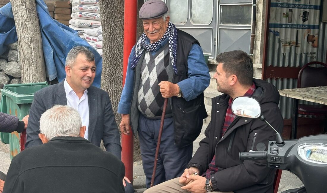 Emirdağ Belediye Başkanı Serkan Koyuncu, ilçe merkezinde vatandaşlarla bir araya