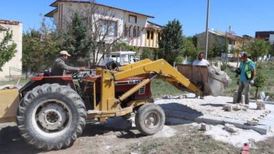 Afyonkarahisar’ın İscehisar ilçesinde, havaların ısınmasıyla birlikte yeşil alan ve park