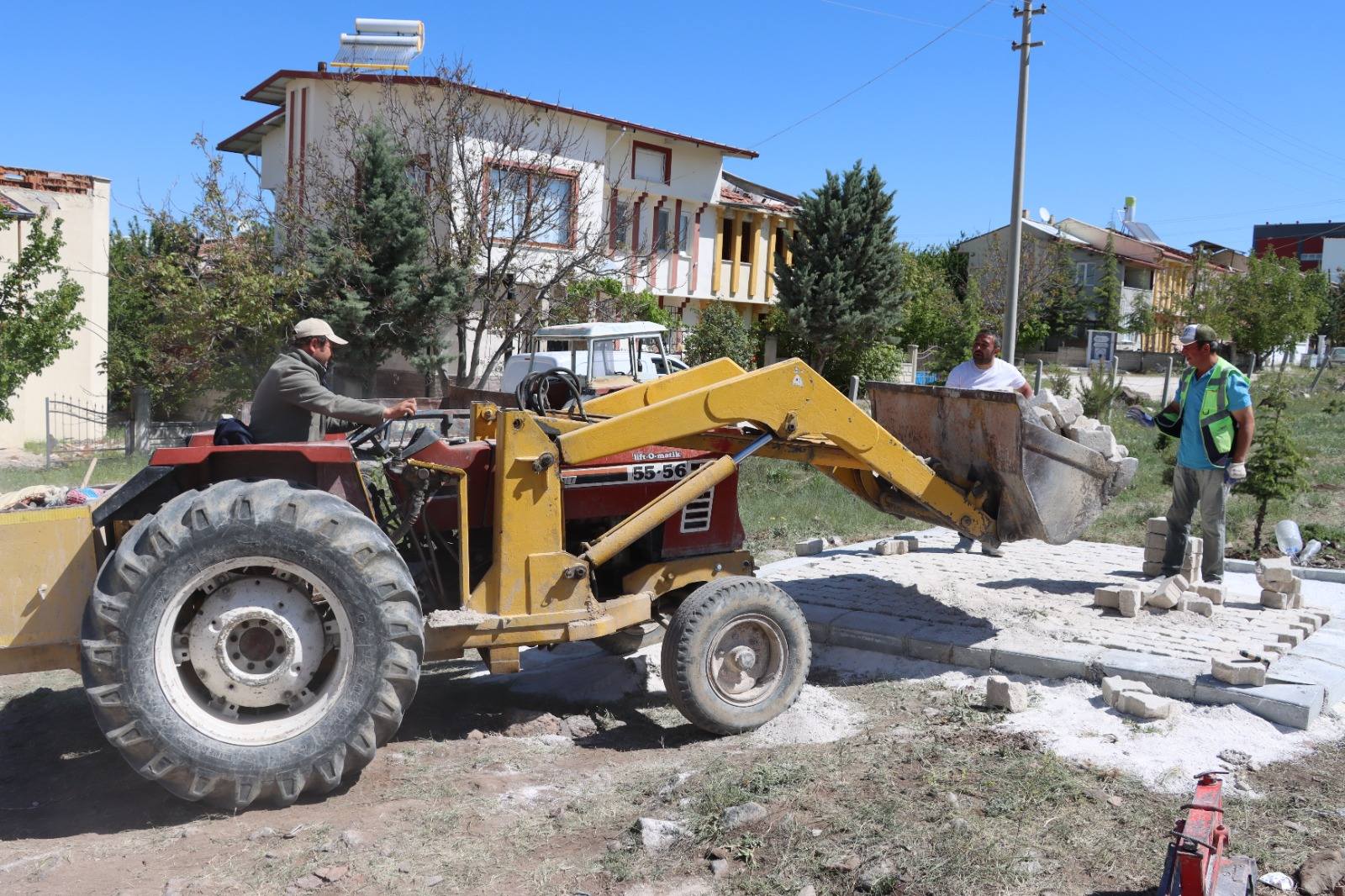Afyonkarahisar’ın İscehisar ilçesinde, havaların ısınmasıyla birlikte yeşil alan ve park
