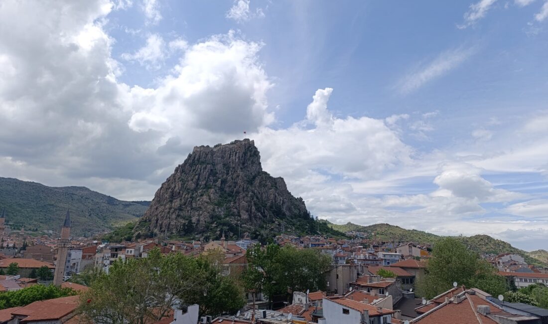 Yapılan meteorolojik değerlendirmelere göre, Afyonkarahisar’da yeni haftada parçalı bulutlu bir