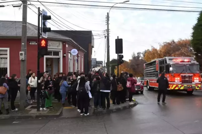 
Arjantin’in güneyi dün akşam saatlerinde şiddetli bir depremle sarsıldı. ABD
