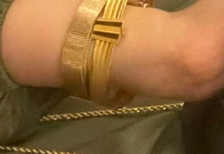 İstanbul Küçükçekmece'de kızlarının mezuniyet törenine giderken 100 bin lira değerinde