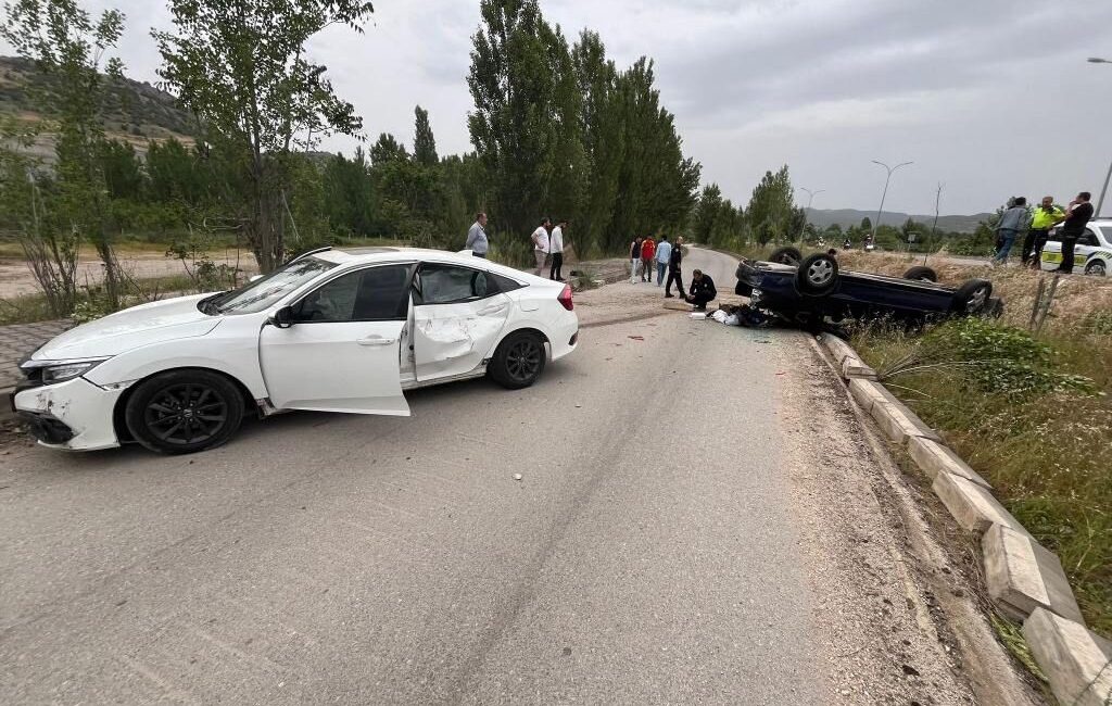 Bilecik’te bir araca çarptıktan sonra takla atan otomobil içinde bulunan