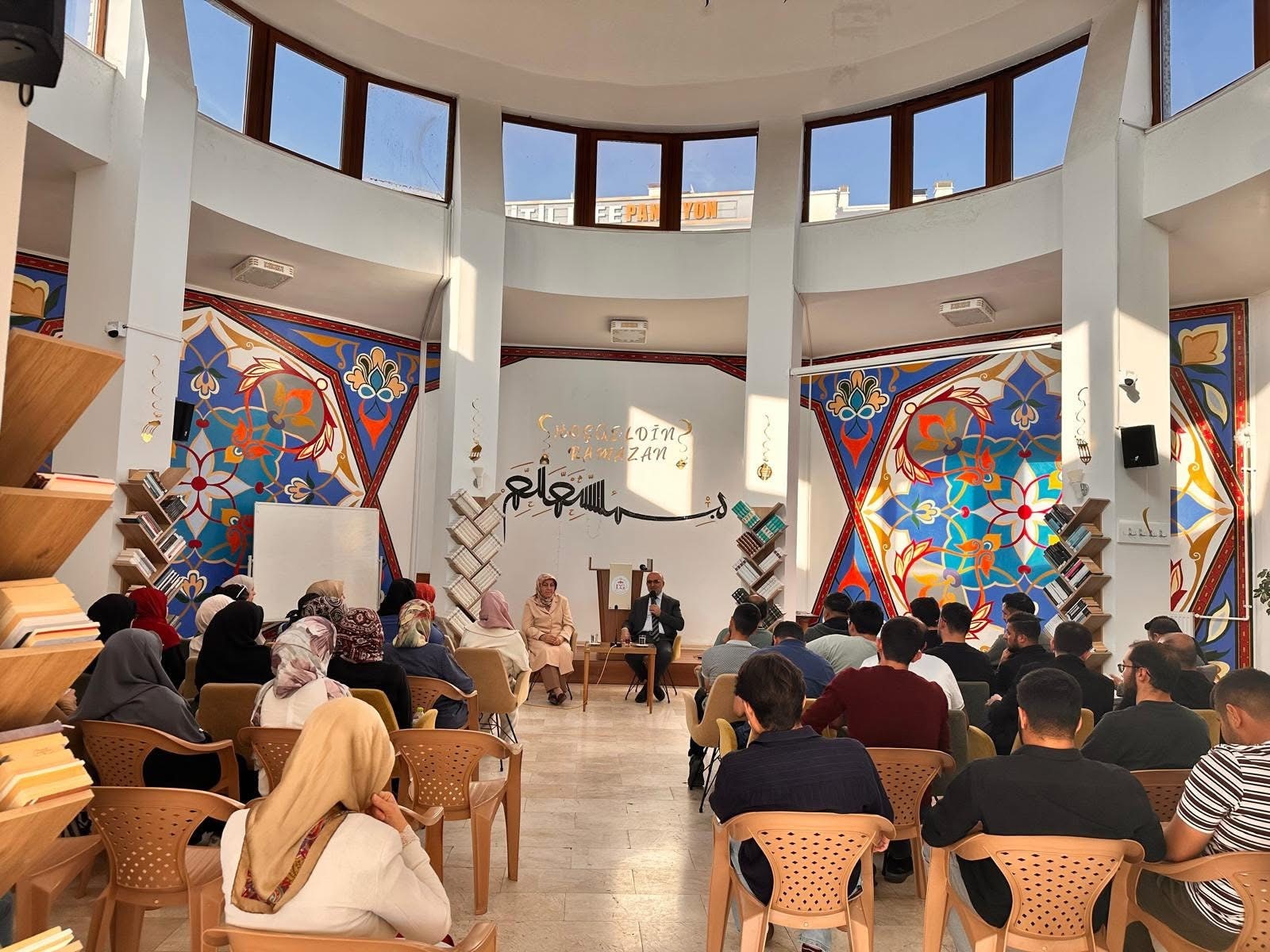 Afyonkarahisar İl Müftülüğü Gençlik Koordinatörlüğü tarafından, Diyanet Gençlik Merkezi’nde eğitimlerini