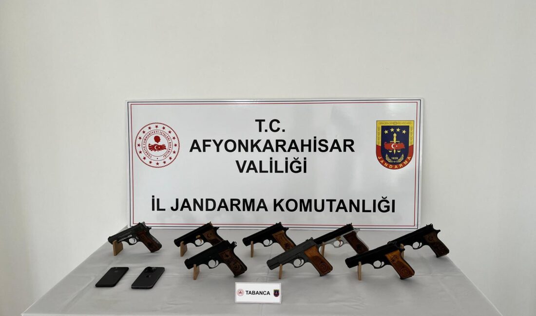 Afyonkarahisar İl Jandarma Komutanlığı tarafından silah kaçakçılığıyla mücadele kapsamında yürütülen