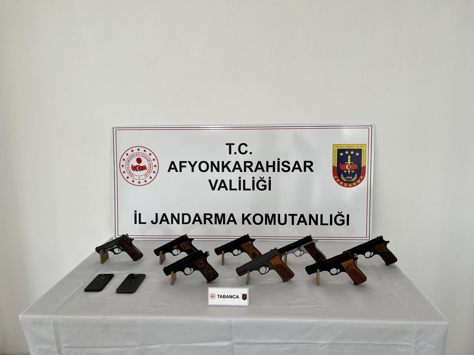 Afyonkarahisar İl Jandarma Komutanlığı tarafından silah kaçakçılığıyla mücadele kapsamında yürütülen