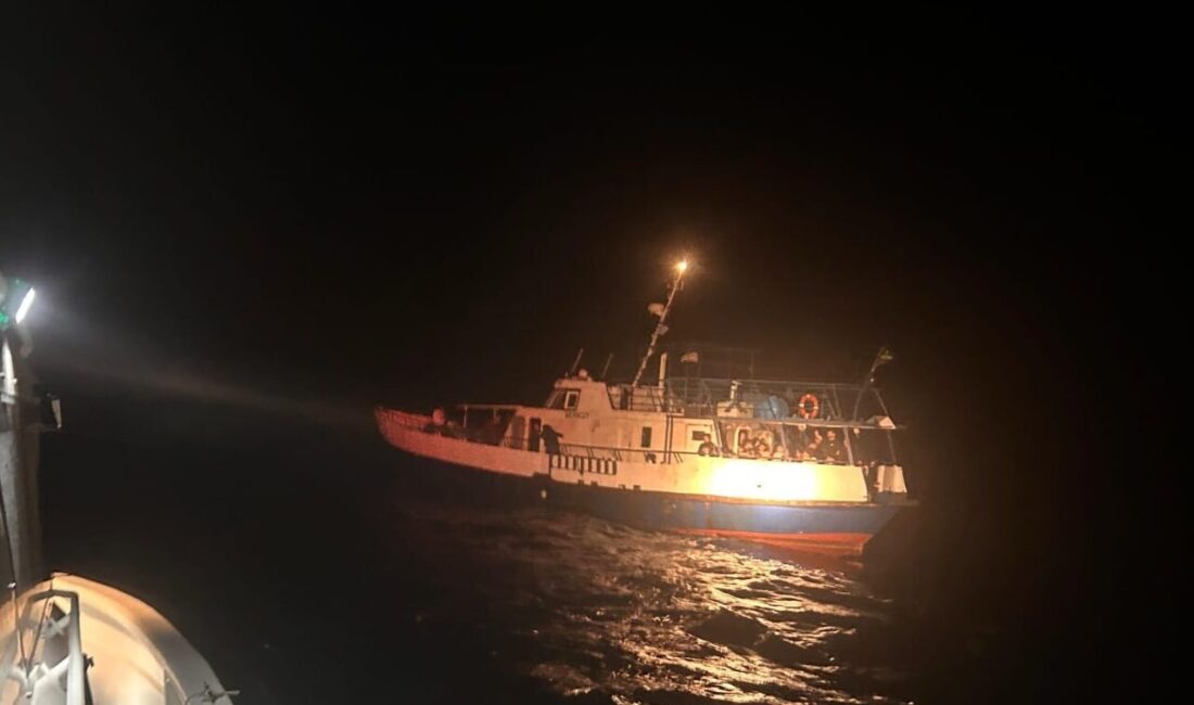 Muğla'nın Datça ilçesi açıklarında özel teknede 93 düzensiz göçmen ile