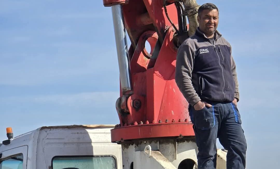 Ankara’da, mikser aracıyla beton dökme işlemi gerçekleştirdiği esnada pompa aksamının