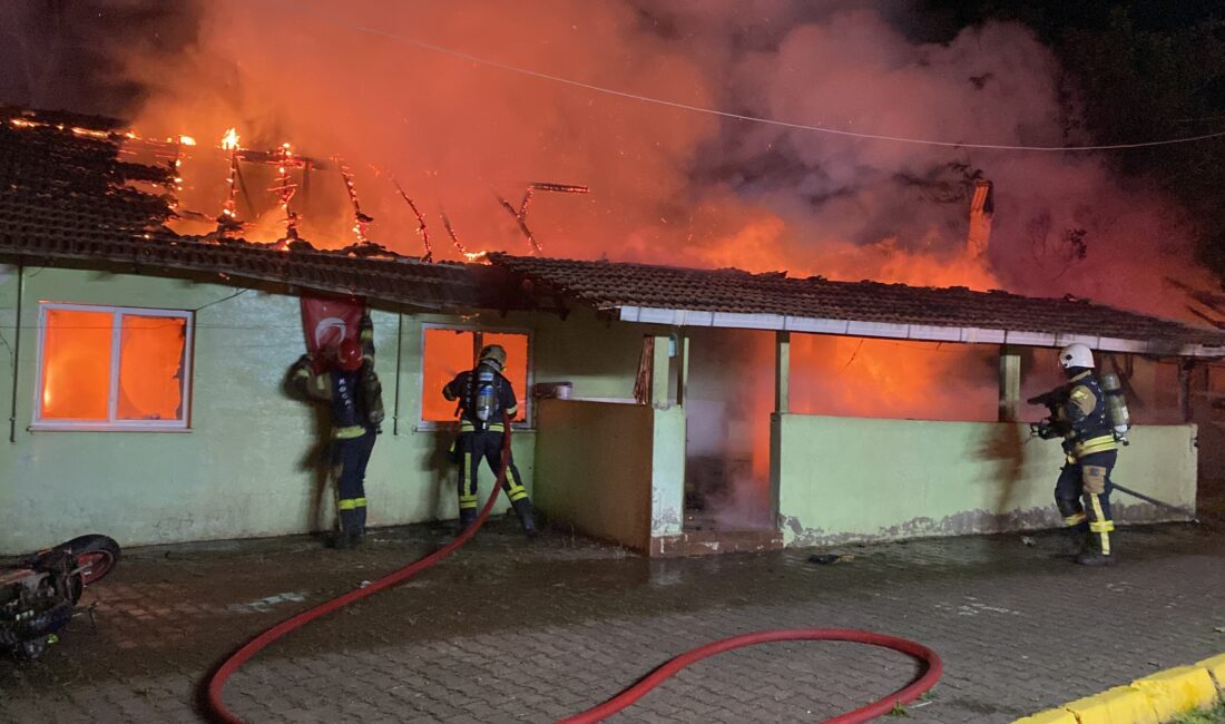   Kocaeli’nin Kartepe ilçesinde annesinin komşusuyla ilişki yaşadığını düşünen Selim