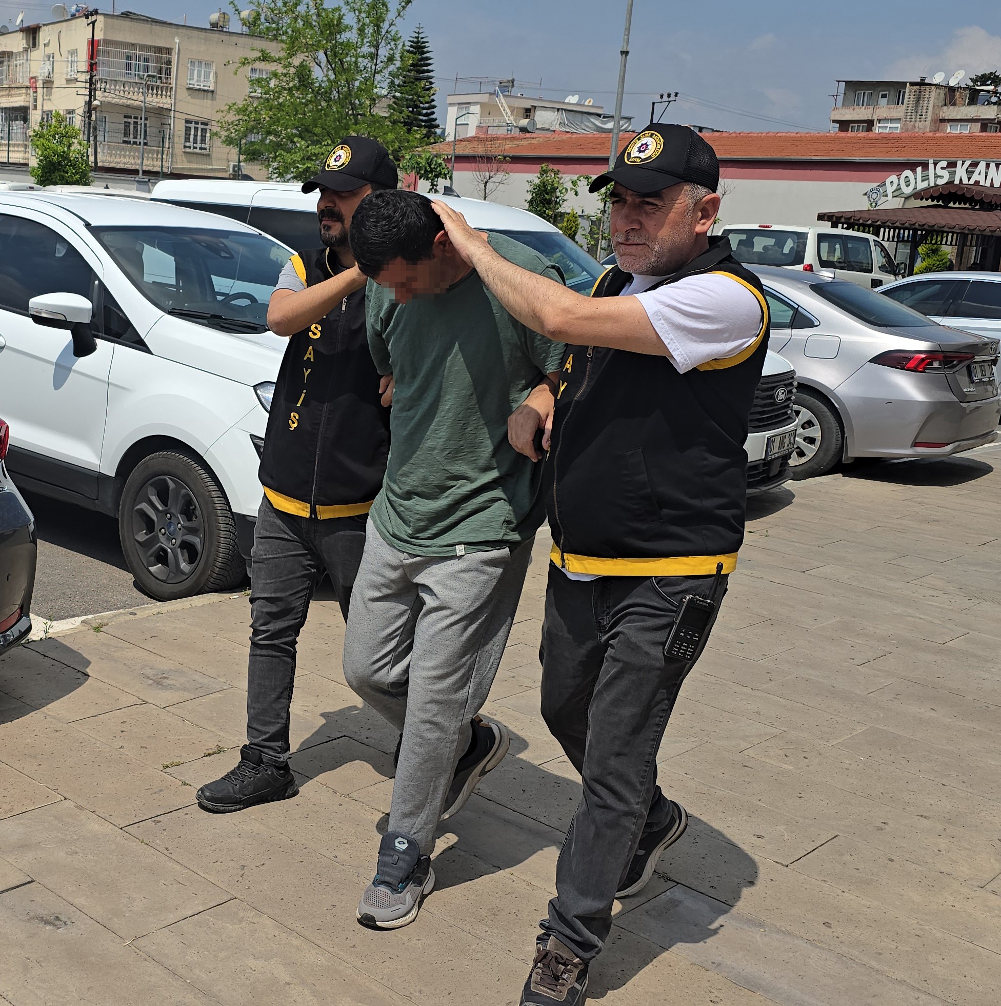 Adana'da iki farklı düğün salonunda gerçekleşen akılalmaz hırsızlık olayı gelin