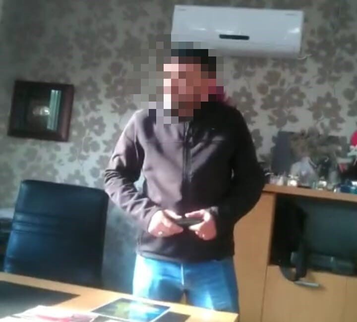 Ankara’da 14 yaşındaki çocuğa öldüresiye darp iddiası Ankara’da 14 yaşındaki erkek çocuğunun annesi, oğlunun bir işletmenin çatısına