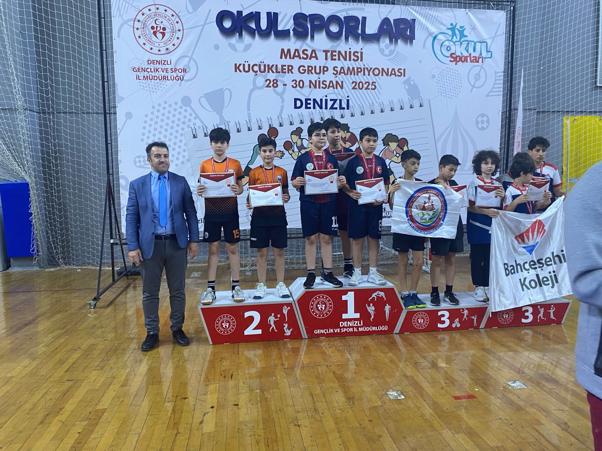 Denizli’de gerçekleştirilen Okullar Arası Küçükler Masa Tenisi Bölge Şampiyonası’nda başarılı