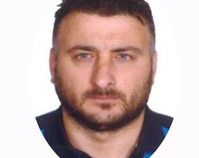 Sakarya'nın Karasu ilçesinde SASKİ'ye ait tanker, önündeki otomobile çarptıktan sonra