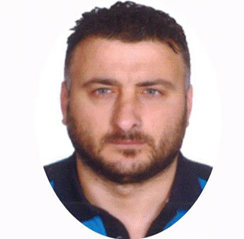 Sakarya'nın Karasu ilçesinde SASKİ'ye ait tanker, önündeki otomobile çarptıktan sonra