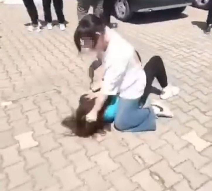 Akran zorbalığı ‘pes’ dedirtti Bursa'nın Yenişehir ilçesinde ortaokul öğrencisi kız, okul arkadaşı olan başka