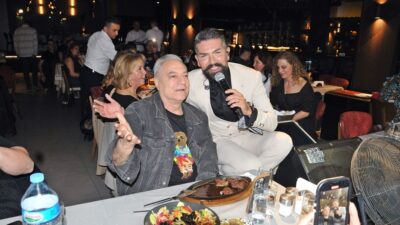 Bursa'da Mehmet Ali Erbil rüzgarı esti. Ünlü şarkıcı Mehmet Çevik'in