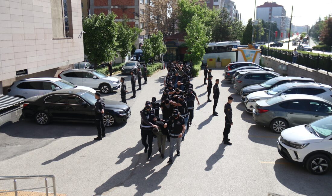 Eskişehir’de polis ekiplerince, FETÖ’yü finanse eden Maydonoz Döner zincirine yapılan
