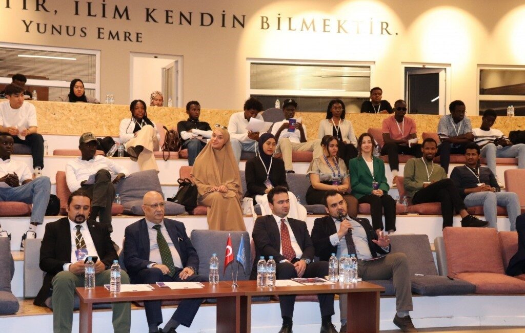 Anadolu Üniversitesi Uluslararası Öğrenci Kulüpleri tarafından düzenlenen Girişimcilik, Liderlik ve