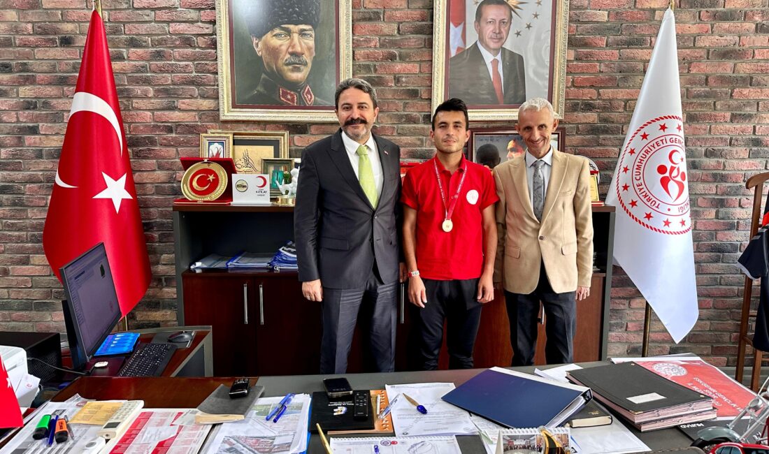 Eskişehirli atlet Okan Yumuk, YURTLİG Türkiye Atletizm Şampiyonası’nda 3000 metre