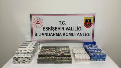 Eskişehir'de jandarma ekipleri, motosiklet üzerinde bin 100 paket bandrolsüz sigara