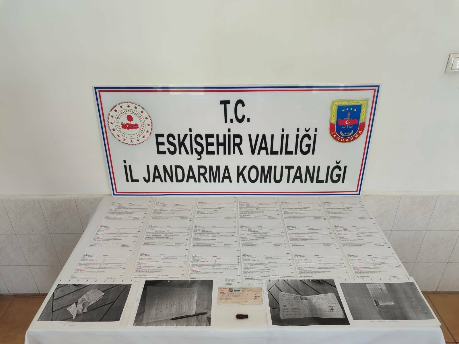 Eskieşhir'de jandarma ekiplerince, baskı ve şiddet yolyula vatandaşlara zorla senet