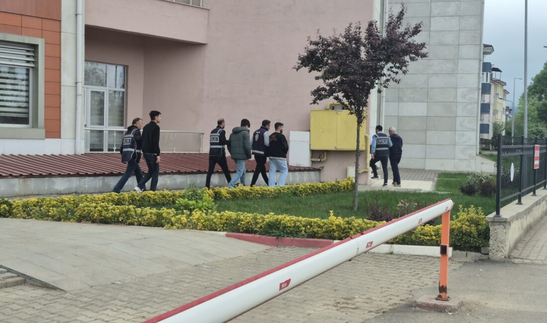 Kendisini polis olarak tanıtan çeteye yönelik İstanbul ve Yalova'da yapılan