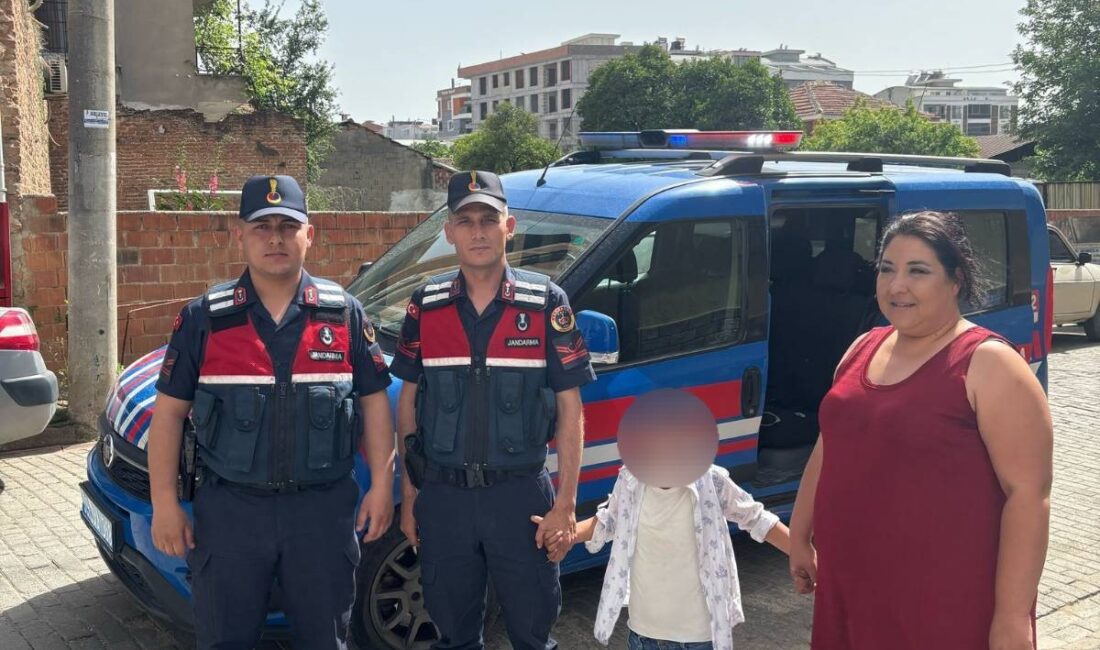 Kaybolan 8 yaşındaki çocuğu jandarma kısa sürede buldu Aydın’ın İncirliova ilçesinde bir düğüne gelen ve kaybolan 8 yaşındaki