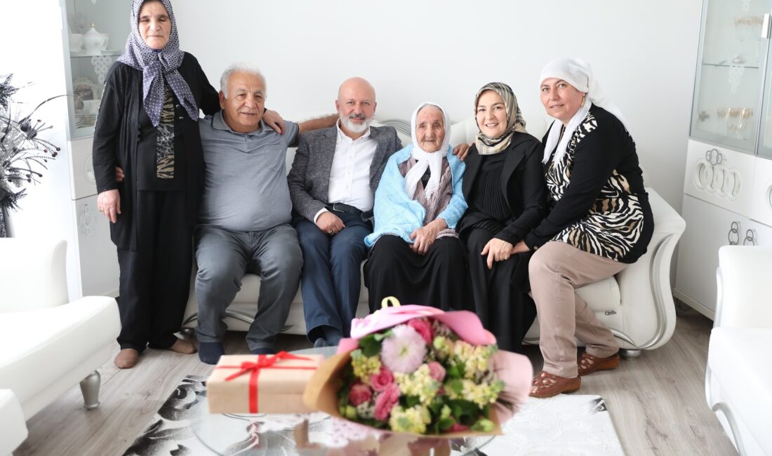  Kocasinan Belediye Başkanı Ahmet Çolakbayrakdar ve eşi Fatma Çolakbayrakdar; Anneler