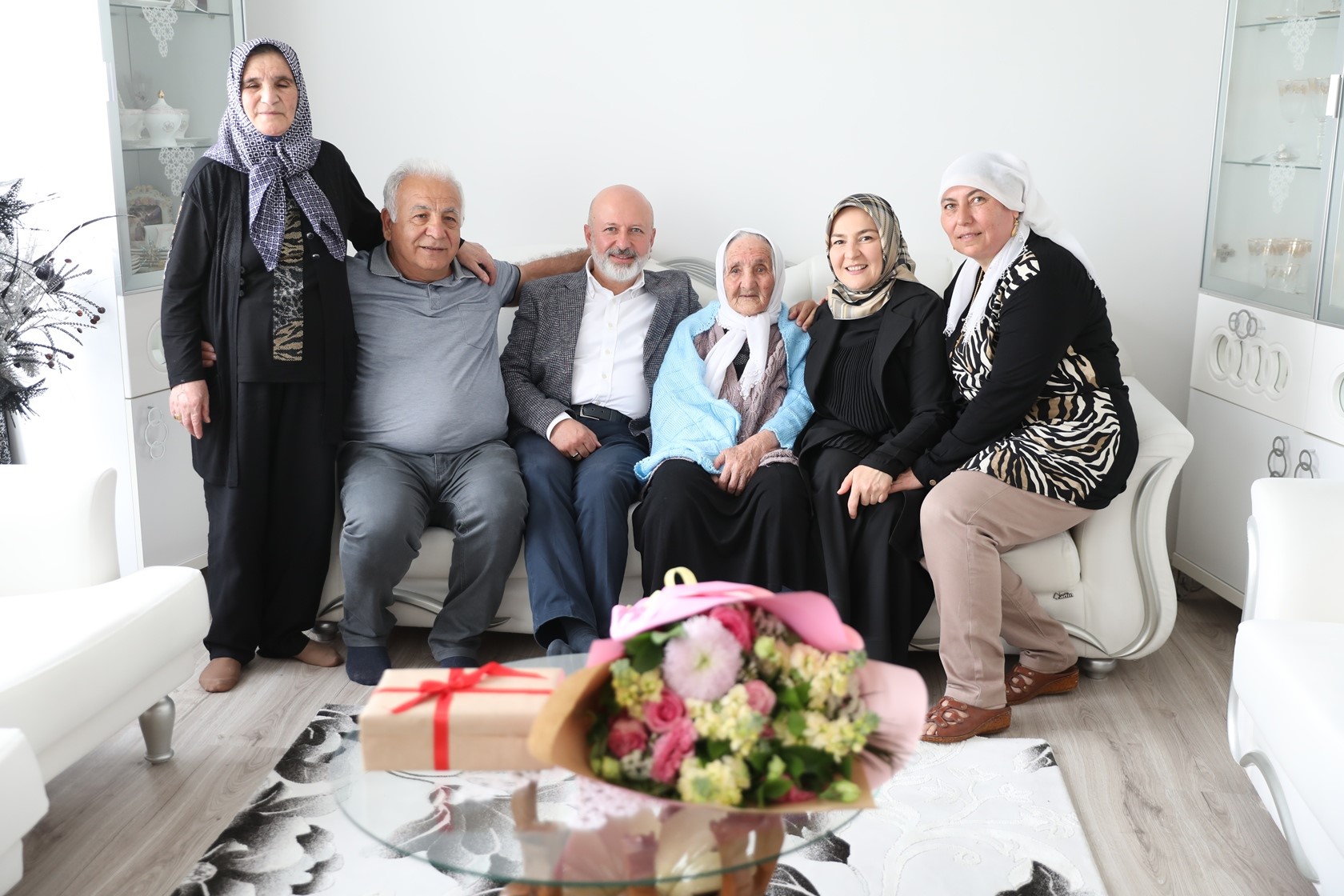  Kocasinan Belediye Başkanı Ahmet Çolakbayrakdar ve eşi Fatma Çolakbayrakdar; Anneler