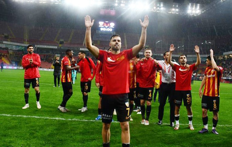 Süper Lig ekiplerinden Kayserispor'un Portekizli futbolcusu Miguel Cardoso; Antalyaspor maçında