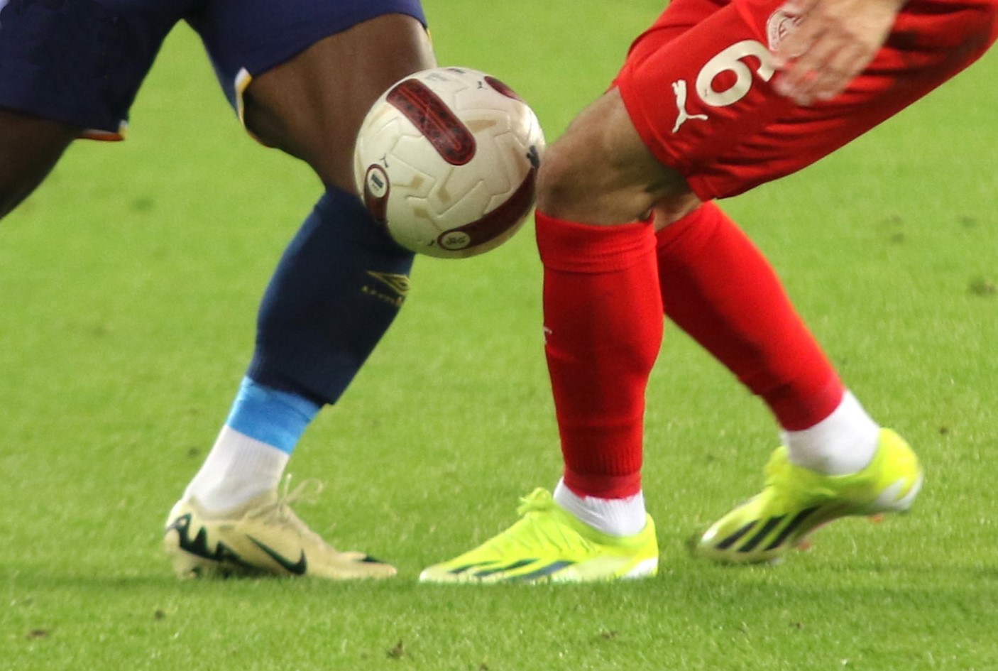 Türk futbolunda ekonomik sorunlar yaşayan kulüplerin, üst üste alt liglere