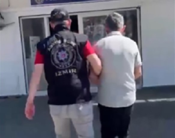 İzmir'in Konak ve Çeşme ilçelerinde Güven Timleri polisi tarafından yapılan