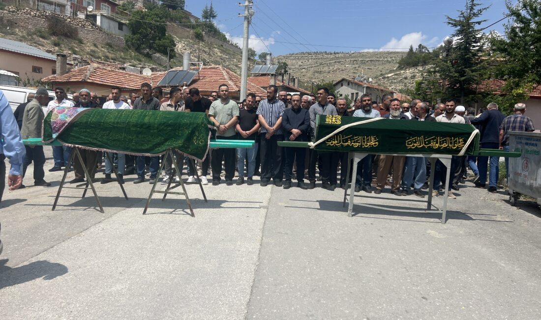 Konya’da ev yangınında hayatını kaybeden yaşlı çifte veda Konya'da tek katlı müstakil bir evde çıkan yangında hayatını kaybeden
