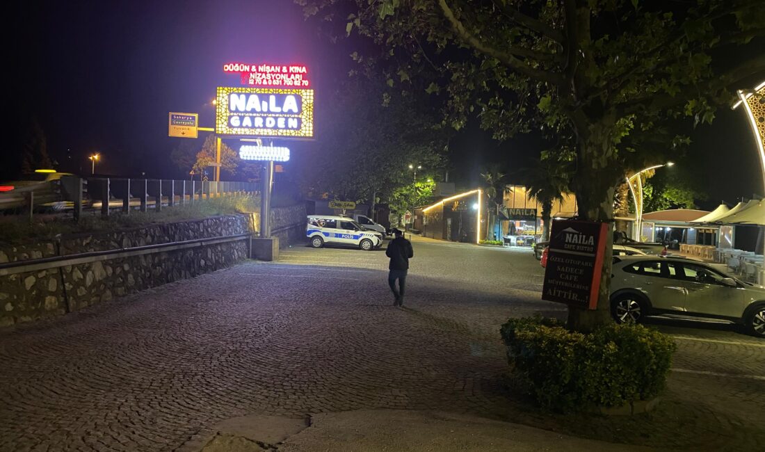 Kocaeli'nin İzmit ilçesinde bulunan bir düğün salonunda tavanda bulunan disko