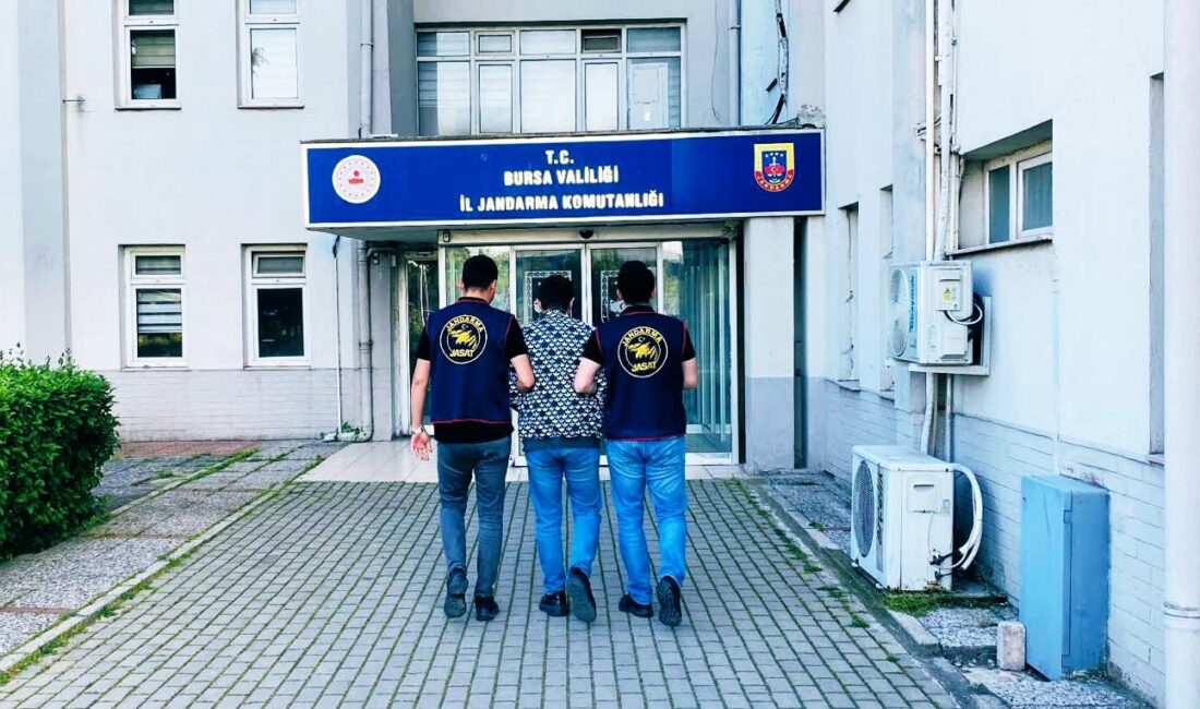 Bursa’da kendilerini asker, polis, savcı ve hakim olarak tanıtan şahıslar