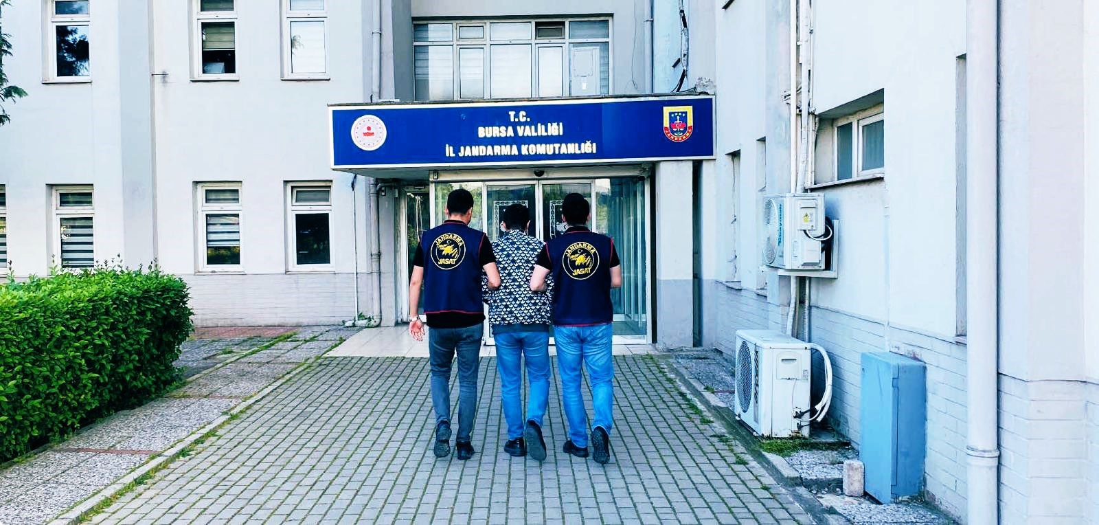 Bursa’da kendilerini asker, polis, savcı ve hakim olarak tanıtan şahıslar