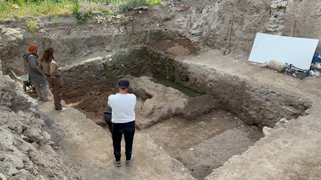 Papa 14. Leo'nun ziyaret edeceği Bursa'nın İznik ilçesinde, bir evin