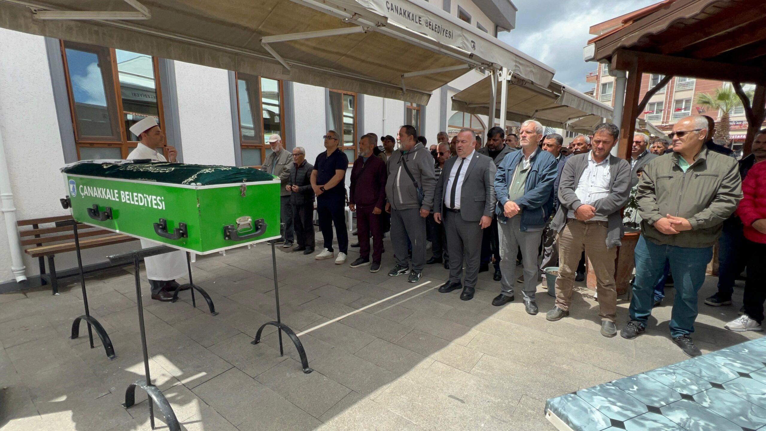Çanakkale'de boşanma aşamasındaki eşi Uğur Zan tarafından başından silahla vurularak