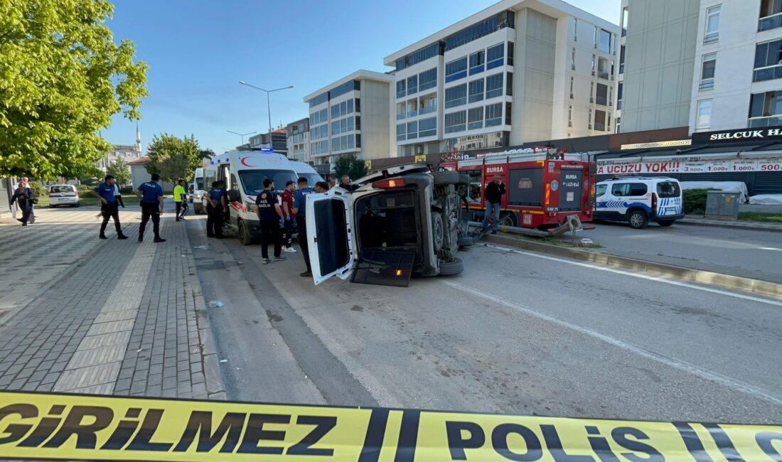 Kadına şiddet ihbarından dönen ekip kaza yaptı