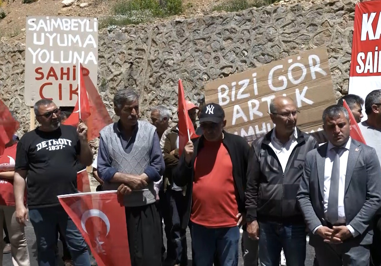 Adana'nın Saimbeyli ilçesinde kaya düşmesi sonucu 4 öğretmenin hayatını kaybettiği