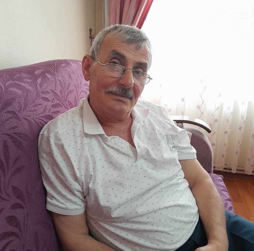 Tekirdağ'ın Çorlu ilçesinde açık otoparkta yürürken yere yığılıp kalan adamın