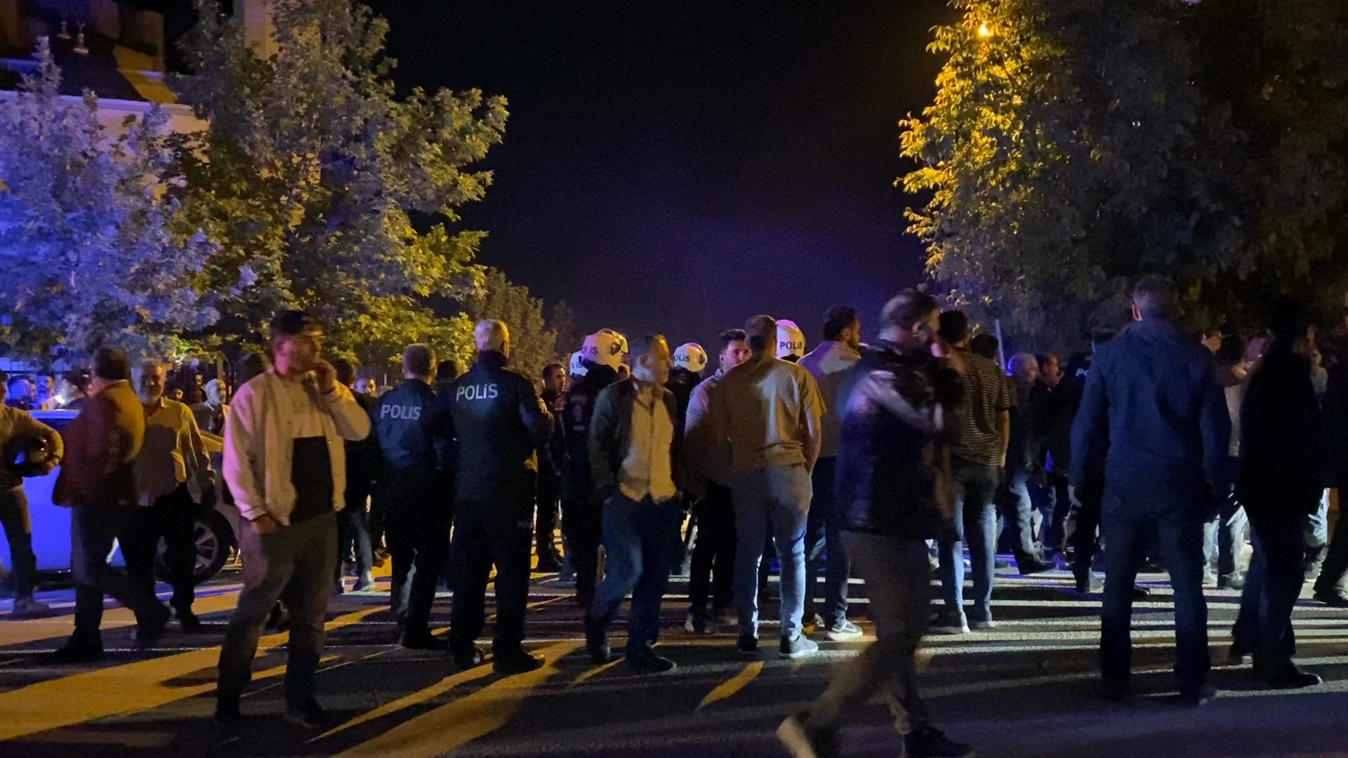 Bursa'nın İnegöl ilçesinde meydana gelen olayda çocukların kavgasına aileler karıştı.